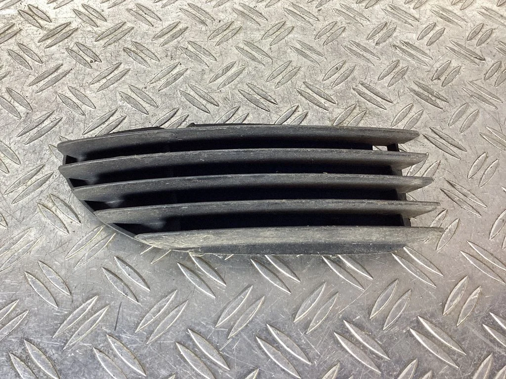 Front bumper lower grill 90458187