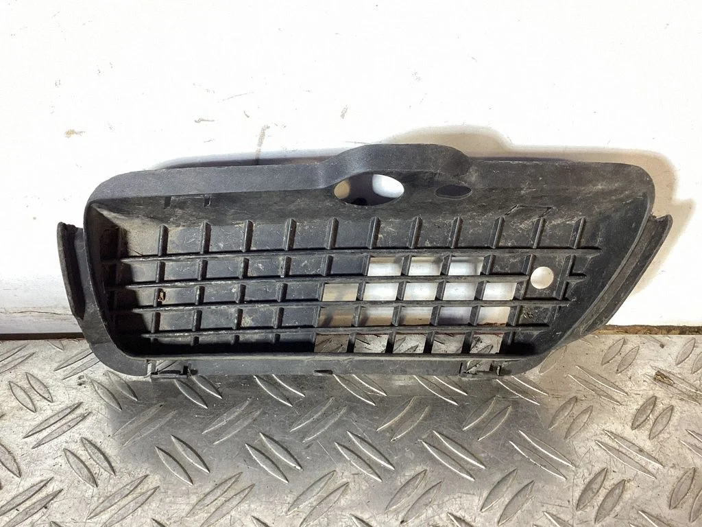 Front bumper lower grill – Volkswagen Golf III (1992-1997)