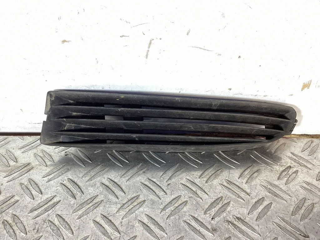 Front bumper lower grill – Audi A8 S8 D2 4D (1994-2002)