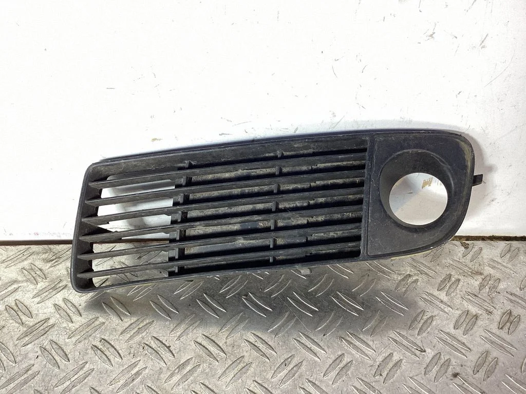Kratka dolna zderzaka 4B0807681D