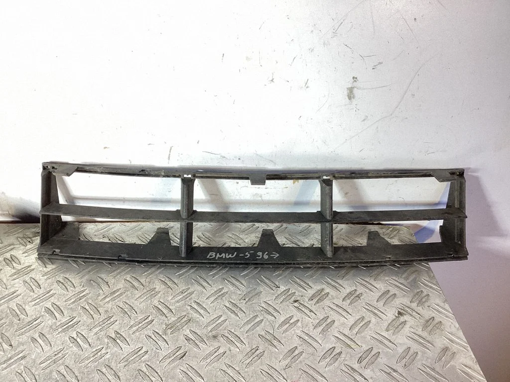Front bumper lower grill – BMW 5 Series E39 (1996-2003)
