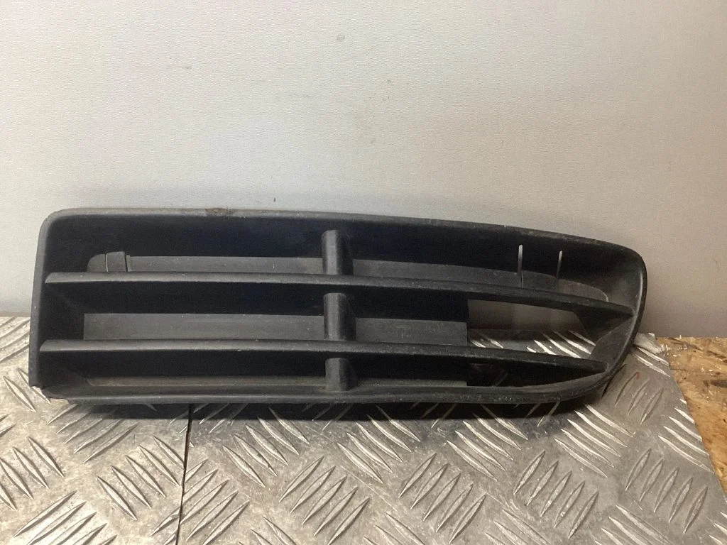 Esistange alumine võre (kolmeosaline) 1J5853665A – Volkswagen Bora (1998-2005)