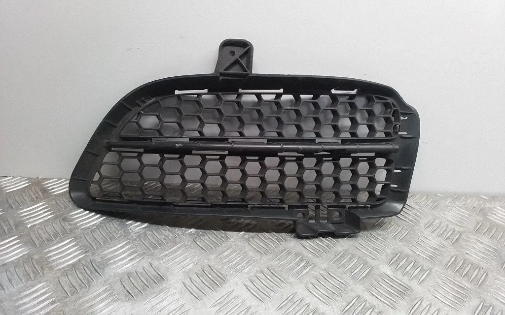 Front bumper lower grill – Volkswagen Touareg I (2002-2010)