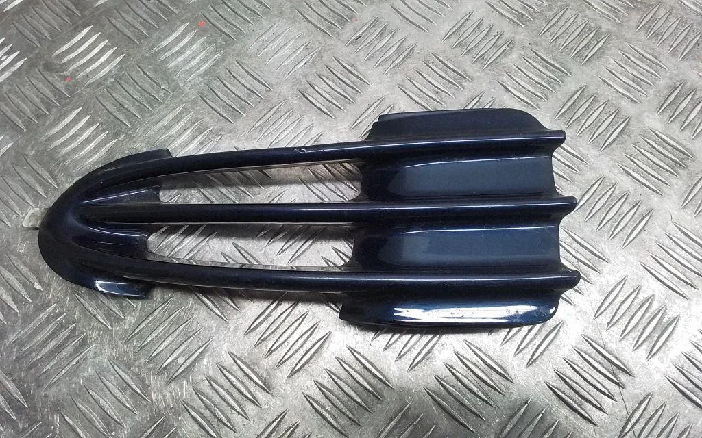 Front bumper lower grill – Chrysler Voyager (2004-2007)