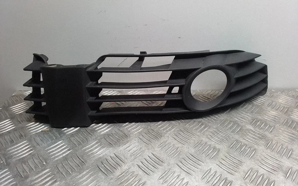 Front bumper lower grill – Volkswagen Passat B5.5 (2001-2005)
