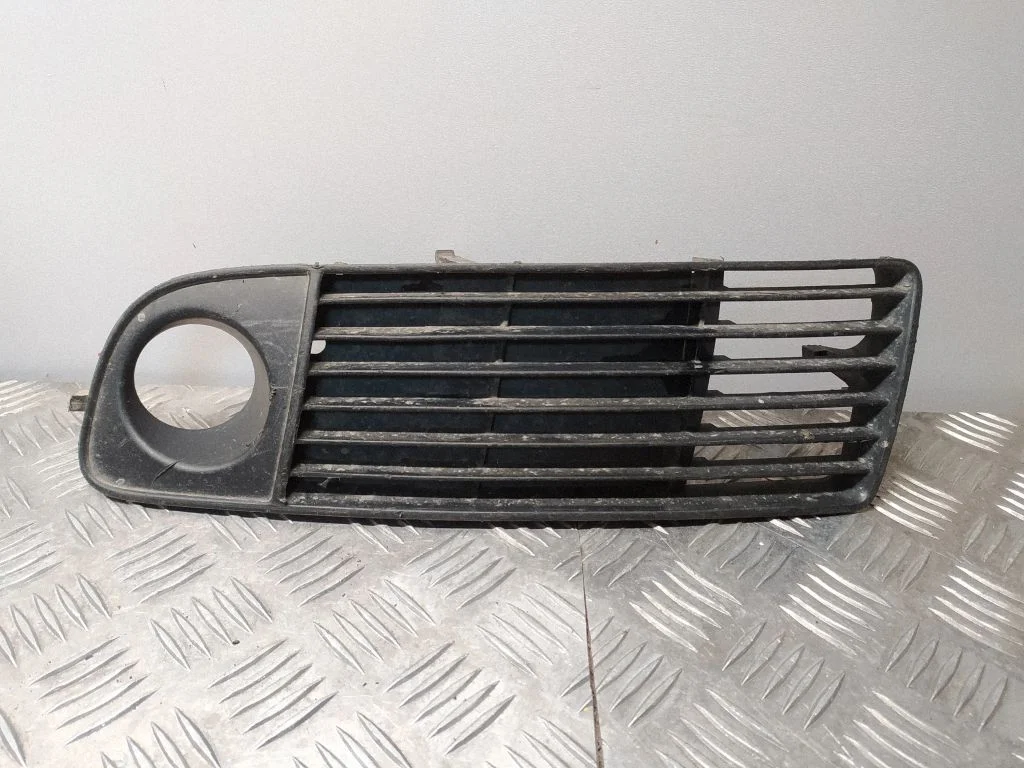 Kratka dolna zderzaka 4B0807681J