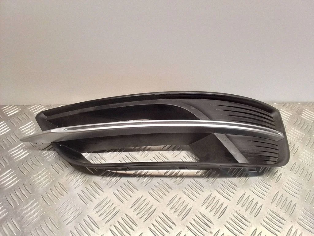 Apakšējās restes (trīs daļu) – Audi A8 S8 D4 4H (2010-2016)