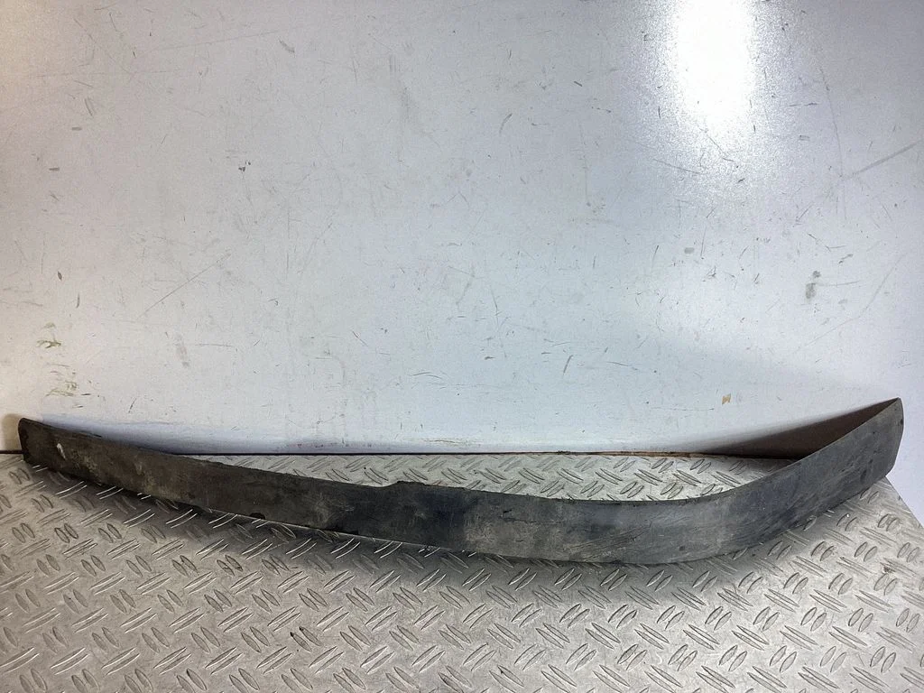 Listwa zderzaka przedniego – Toyota Corolla E120 E130 (2004-2007)