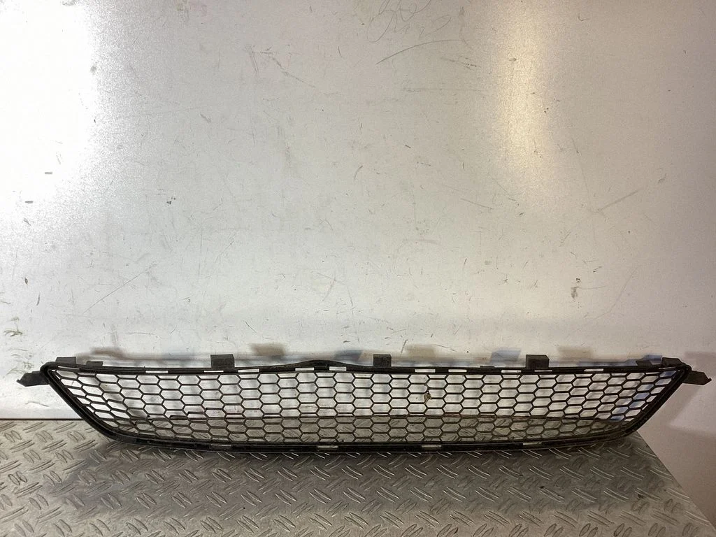Front bumper lower grill – Lexus IS III XE30 (2013-2020)