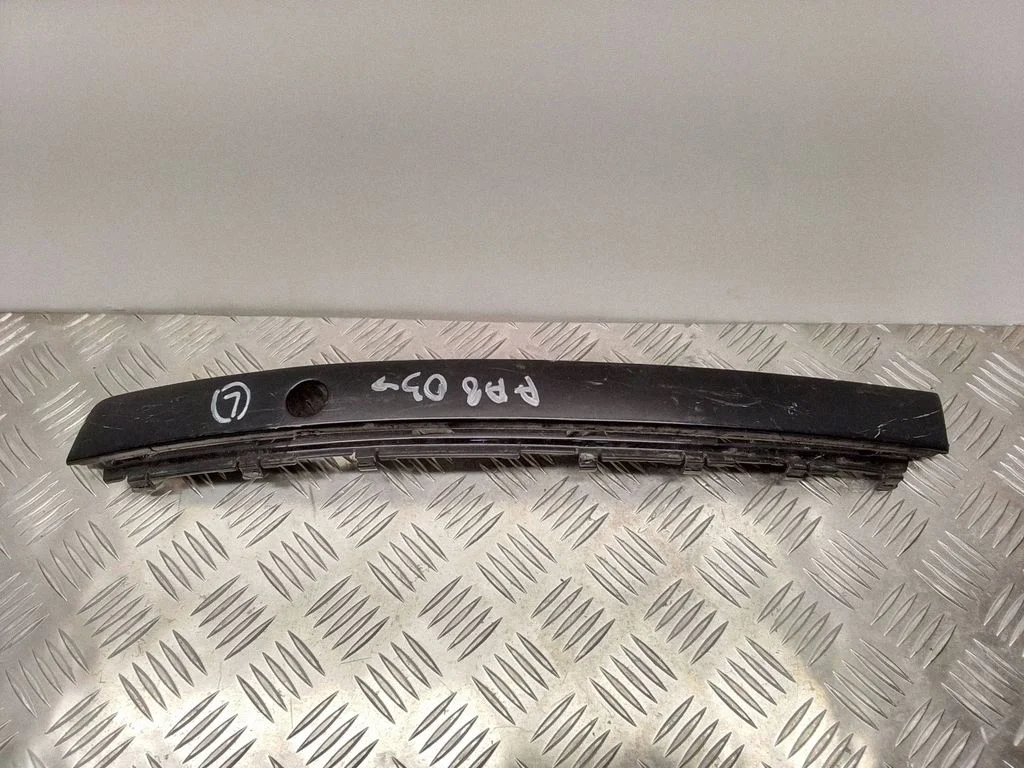 Listwa zderzaka przedniego – Audi A8 S8 D3 4E (2002-2009)