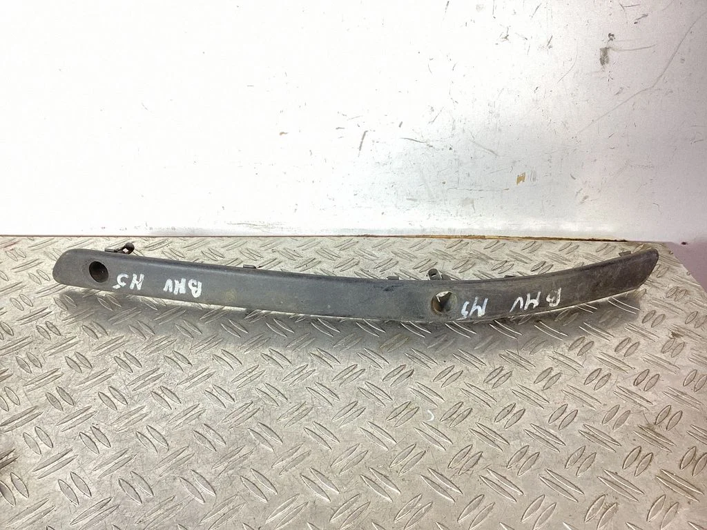 Listwa zderzaka przedniego – BMW Seria 5 E39 (1996-2003)