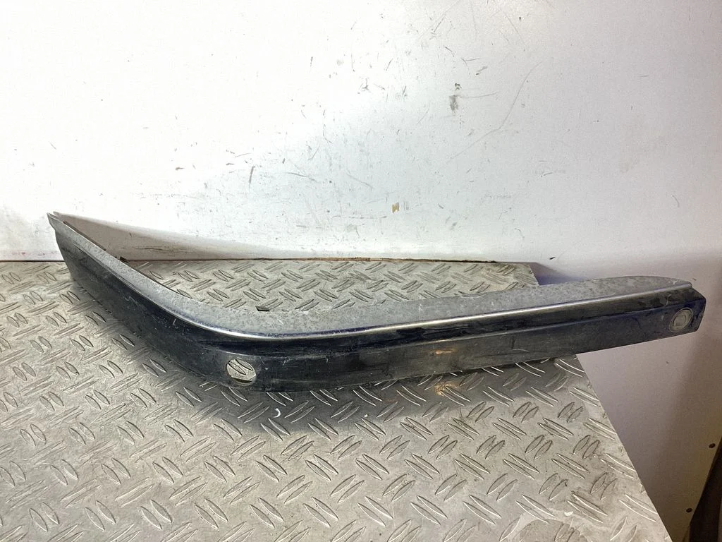 Listwa zderzaka przedniego – BMW Seria 7 E38 (1993-2001)