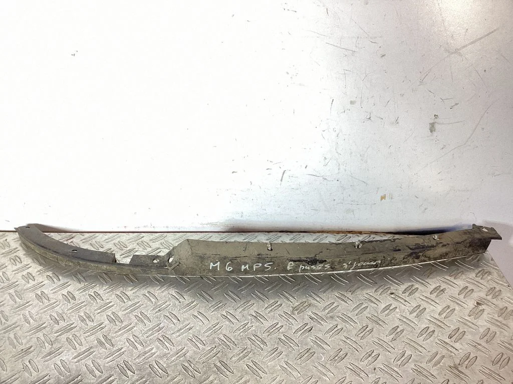 Esistange alumine osa (huul) – Mazda 3 II (2009-2013)