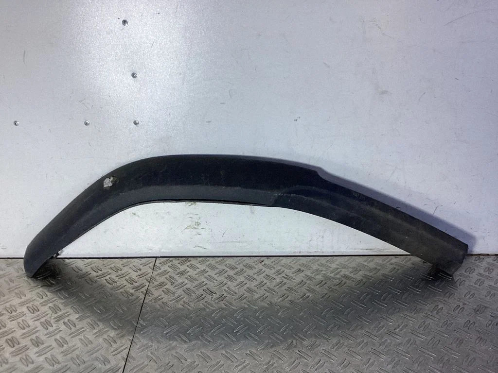 Esistange alumine osa (huul) – Toyota Avensis T250 (2006-2009)