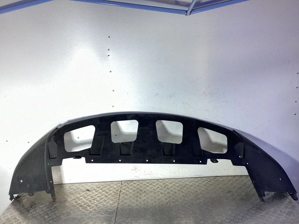 Esistange alumine osa (huul) – Tesla Model X (2015-)