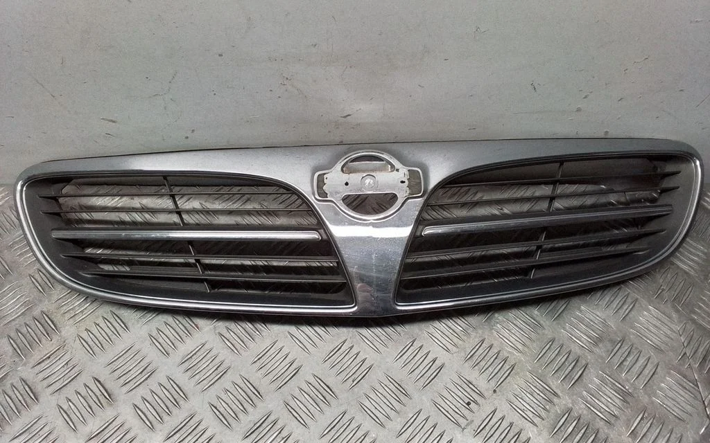Esistange ülemine radiaatorivõre 623103Y510 – Nissan Maxima A34 (2003-2008)