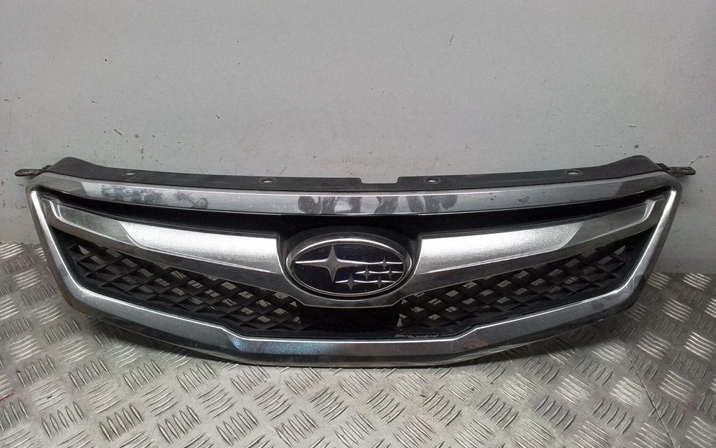 Front bumper upper radiator grill 91121AJ000