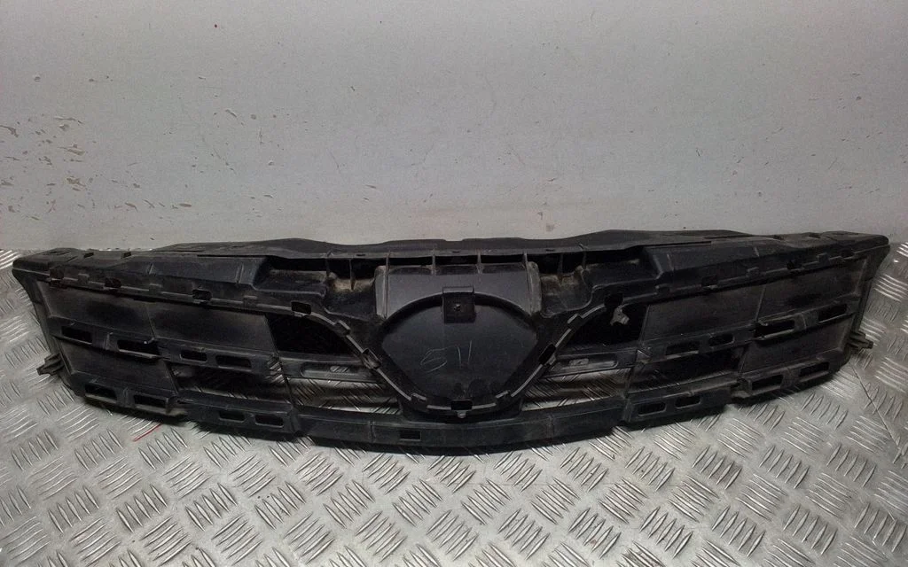 Front bumper upper radiator grill 5311402180