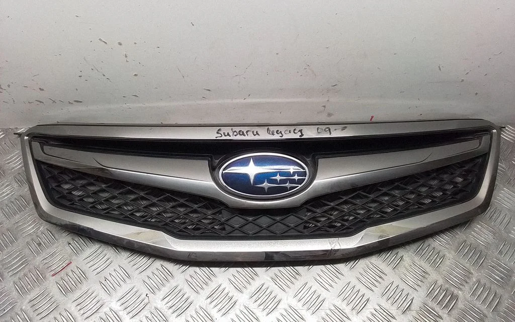 Front bumper upper radiator grill 91121AJ000