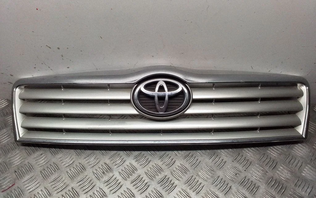 Front bumper upper radiator grill – Toyota Avensis T250 (2003-2006)