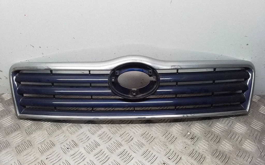 Front bumper upper radiator grill – Toyota Avensis T250 (2003-2006)