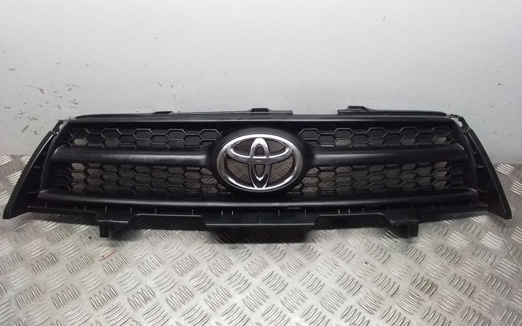 Front bumper upper radiator grill – Toyota RAV 4 (XA20) (2000-2005)