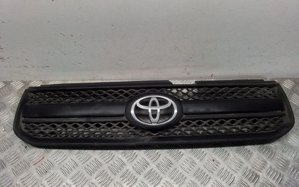 Front bumper upper radiator grill – Toyota RAV 4 (XA20) (2000-2005)