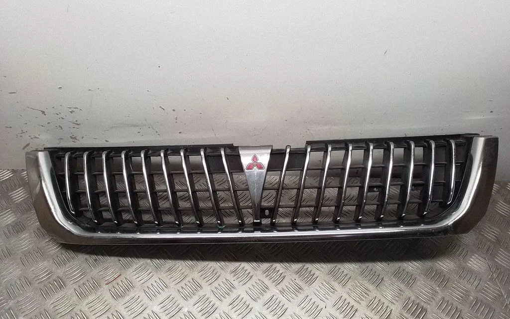 Atrapa górna (grill) – Mitsubishi Pajero Sport I (1996-2008)