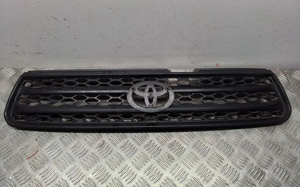 Front bumper upper radiator grill – Toyota RAV 4 (XA20) (2000-2005)