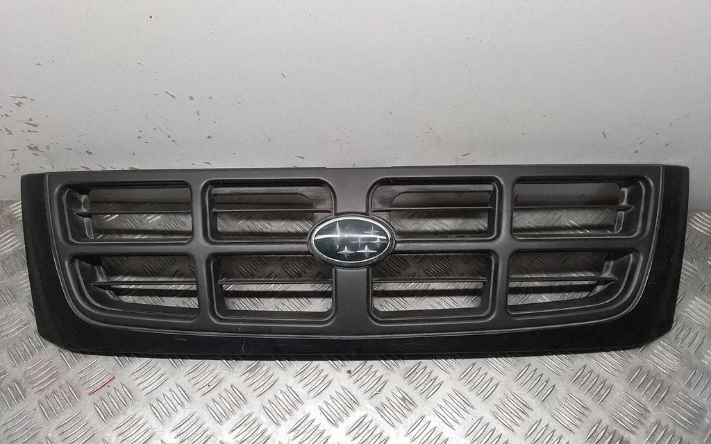 Front bumper upper radiator grill