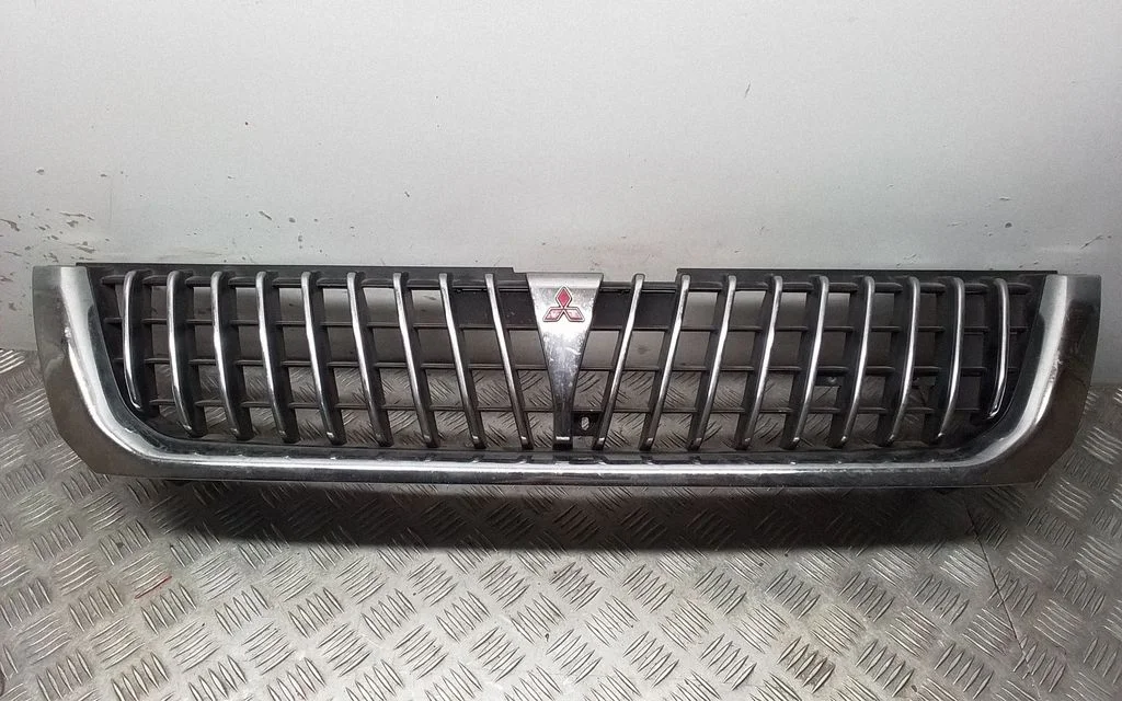Atrapa górna (grill) – Mitsubishi Pajero Sport I (1996-2008)