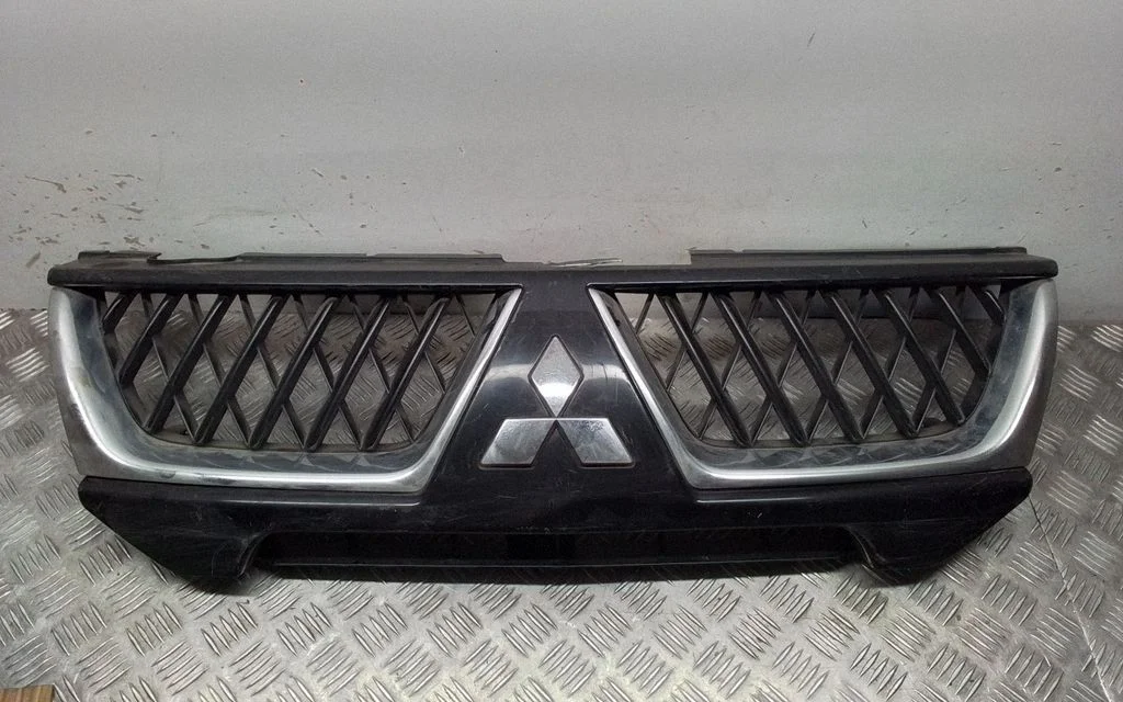 Atrapa górna (grill) – Mitsubishi Pajero Sport I (1996-2008)