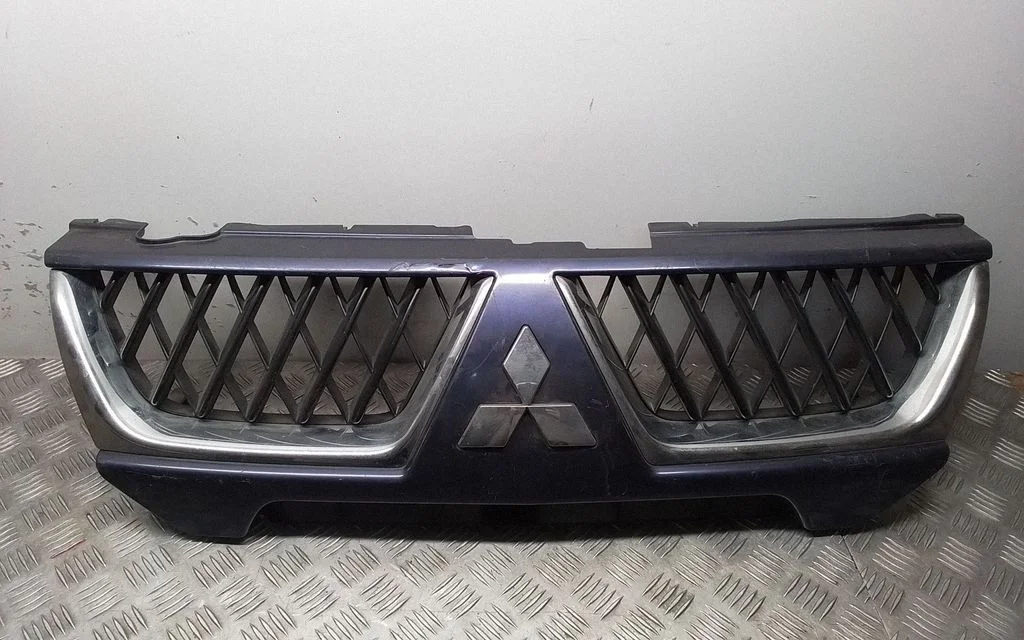 Atrapa górna (grill) – Mitsubishi Pajero Sport I (1996-2008)