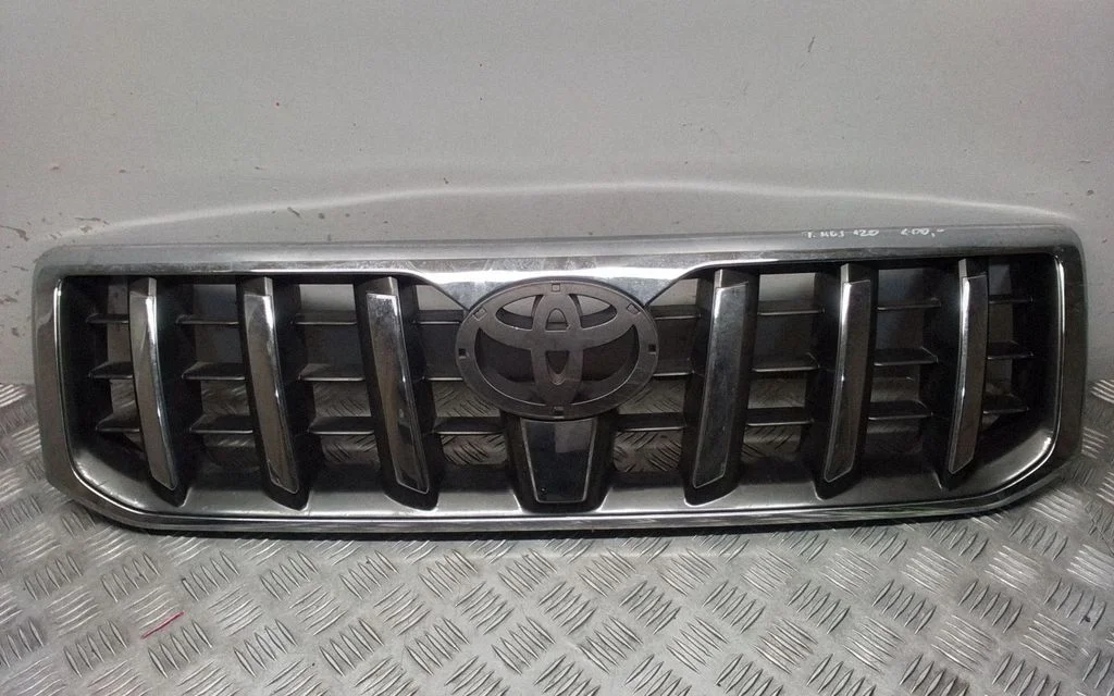 Front bumper upper radiator grill – Toyota Land Cruiser (J120) (2002-2009)