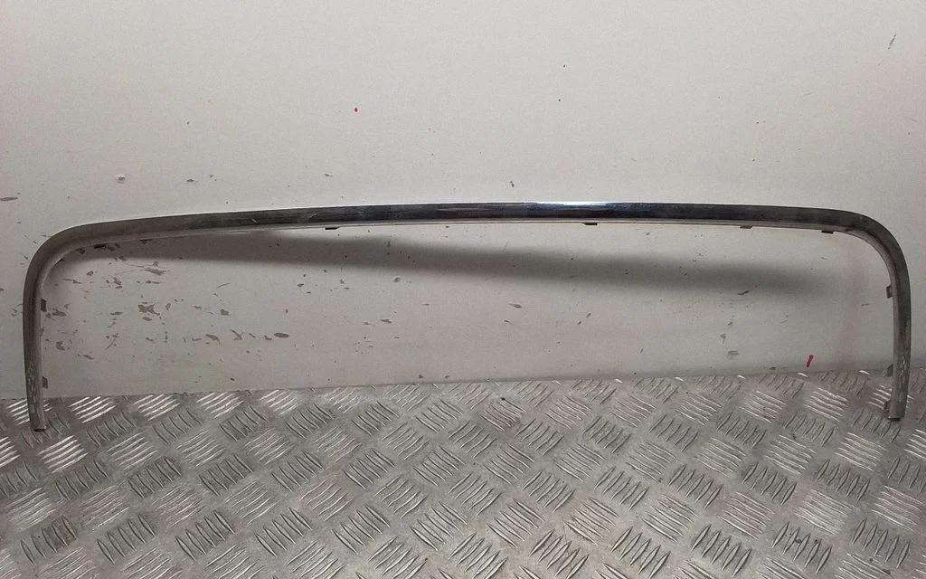 Front bumper upper radiator grill 3B0853761A