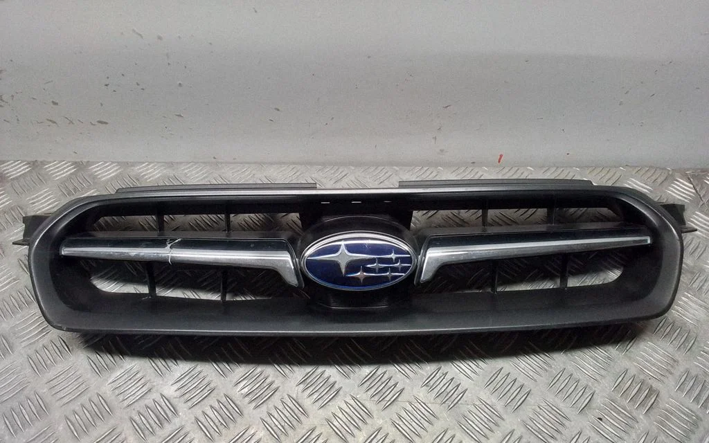 Front bumper upper radiator grill