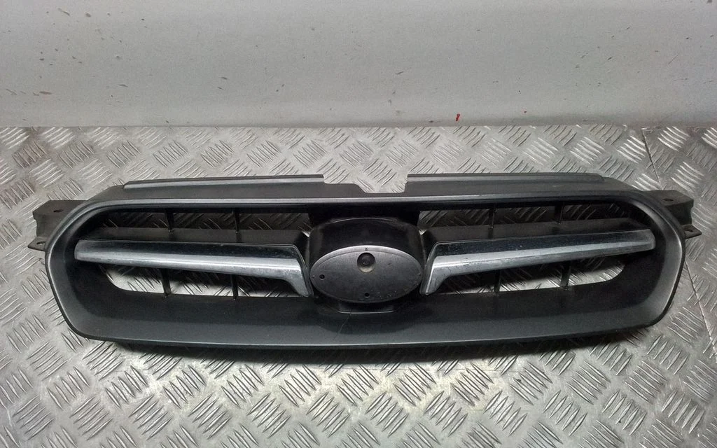 Front bumper upper radiator grill
