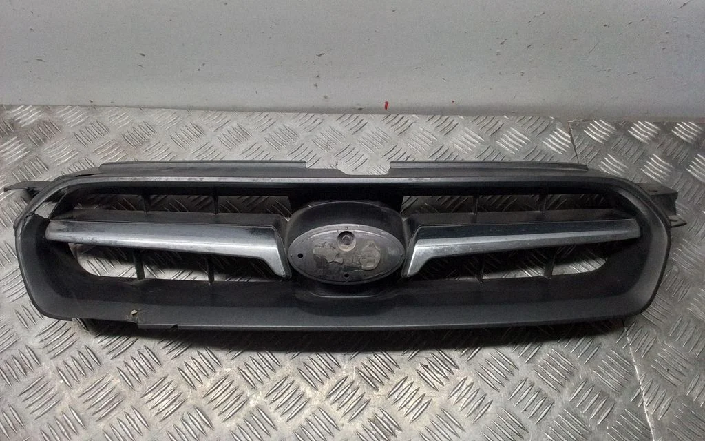 Front bumper upper radiator grill