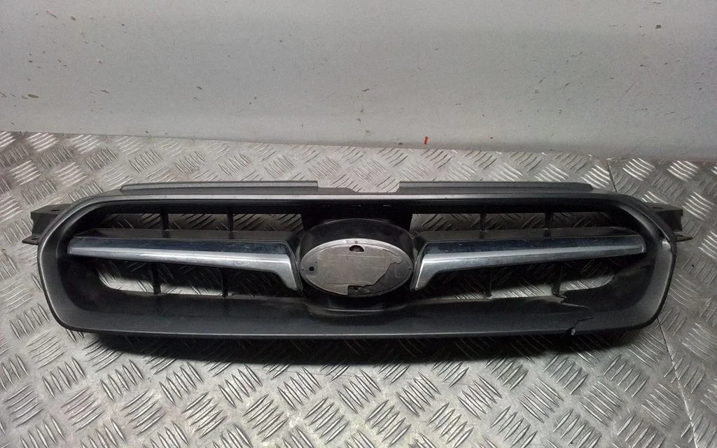 Front bumper upper radiator grill