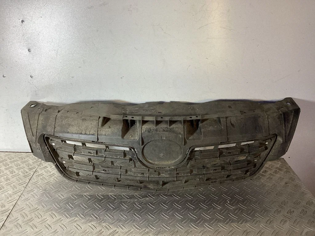 Front bumper upper radiator grill 5311412100