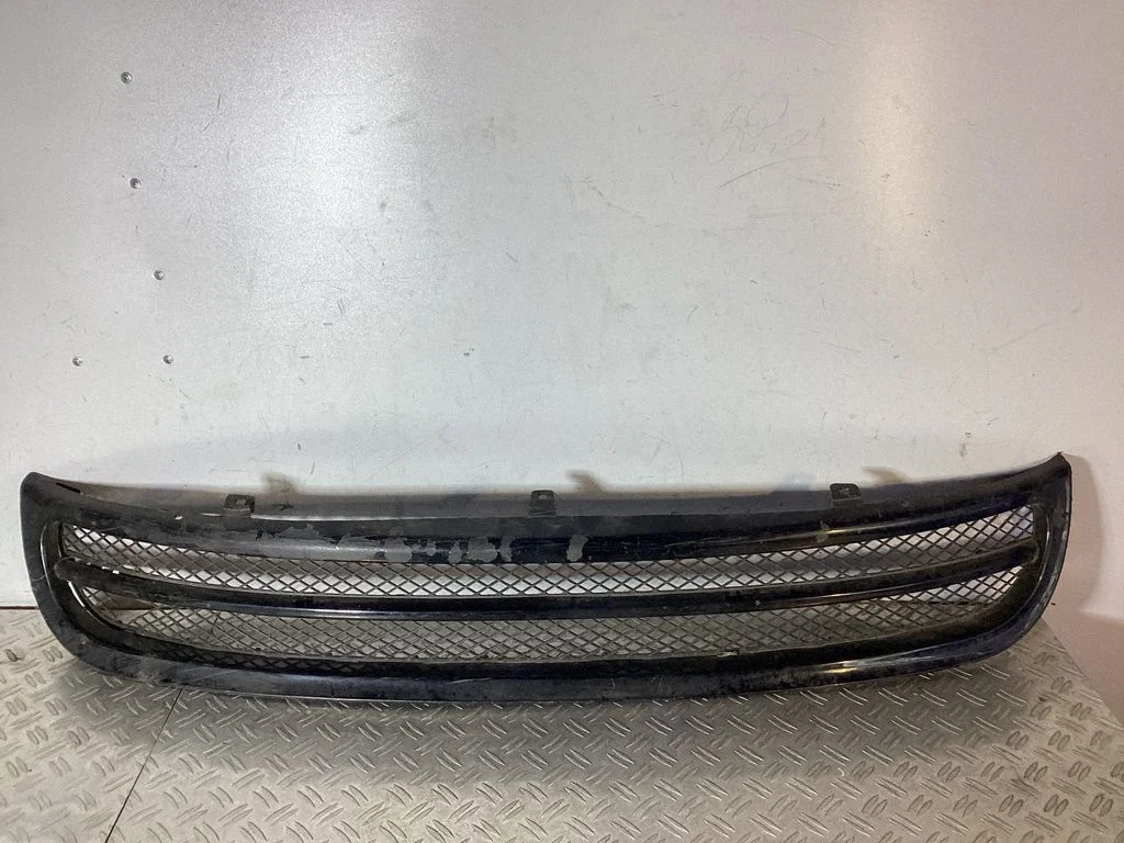 Atrapa górna (grill) 1C0807681F – Volkswagen New Beetle (1998-2010)