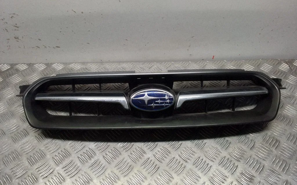 Front bumper upper radiator grill