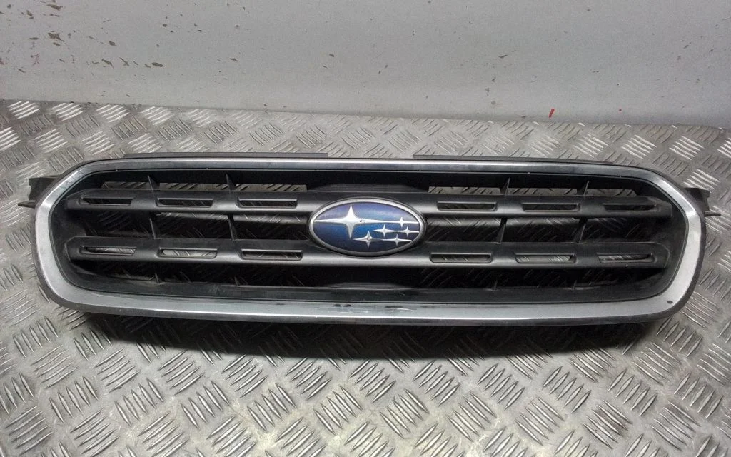 Front bumper upper radiator grill