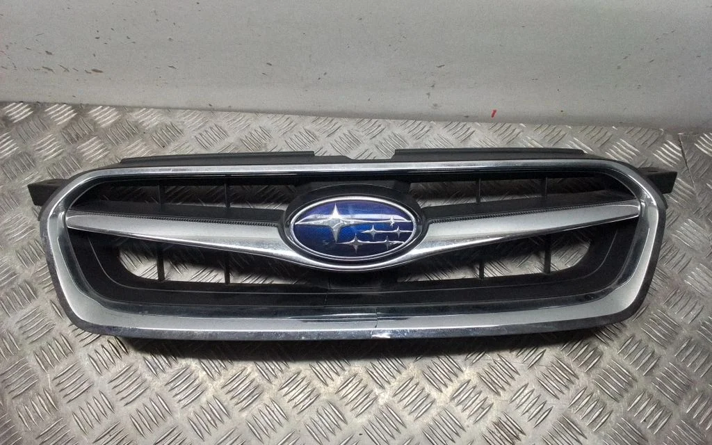 Esistange ülemine radiaatorivõre – Subaru Legacy (2007-2009)