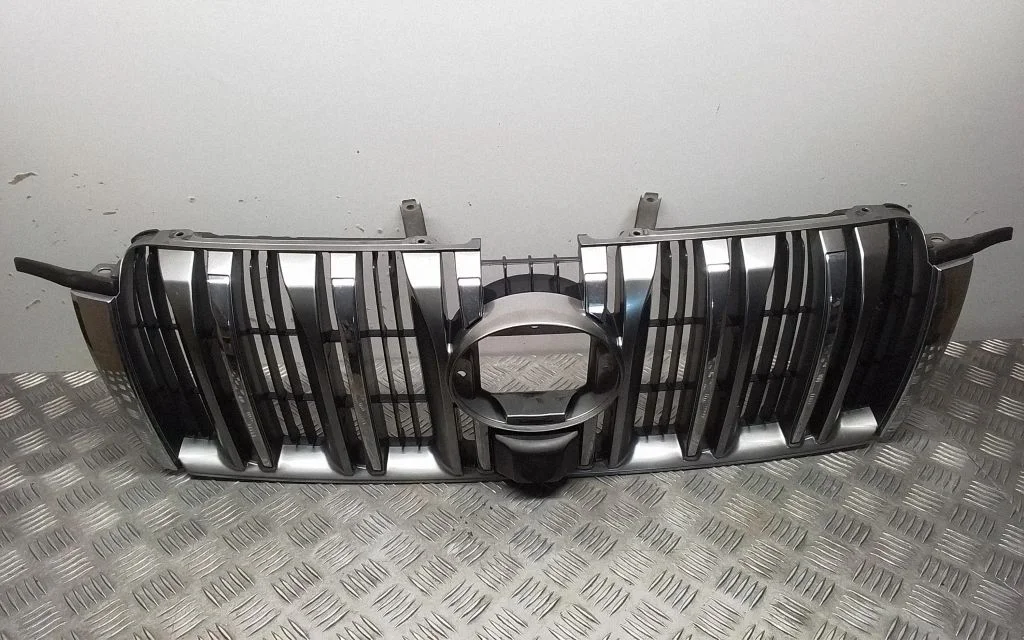 Front bumper upper radiator grill – Toyota Land Cruiser (J150) (2009-)