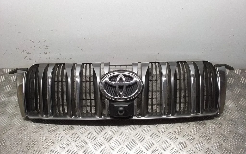 Front bumper upper radiator grill – Toyota Land Cruiser (J150) (2009-)