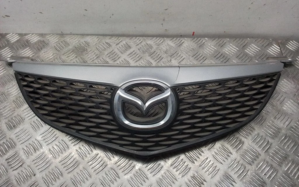 Esistange ülemine radiaatorivõre – Mazda 3 I (2003-2006)