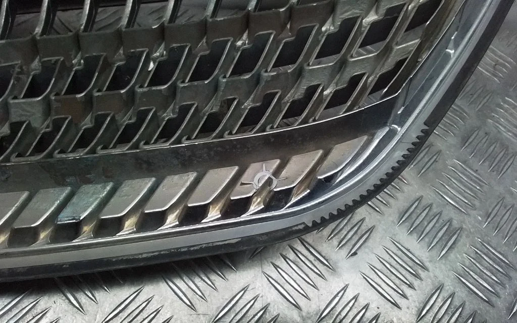 Front bumper upper radiator grill – Lexus RX III (2008-2015)