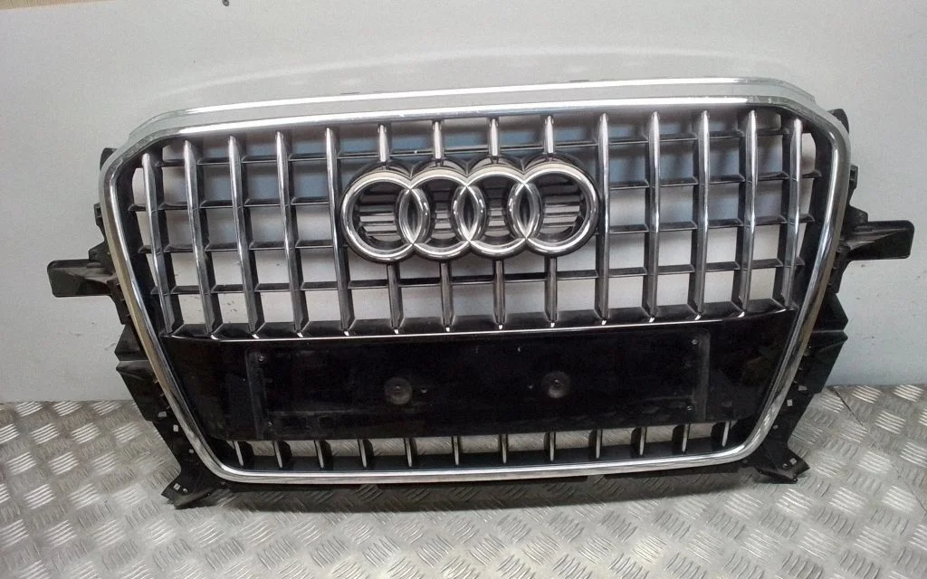Front bumper upper radiator grill 8R0853651AB