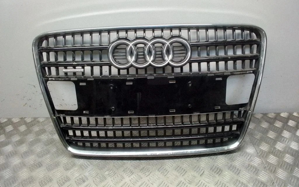 Front bumper upper radiator grill 4L0853651A